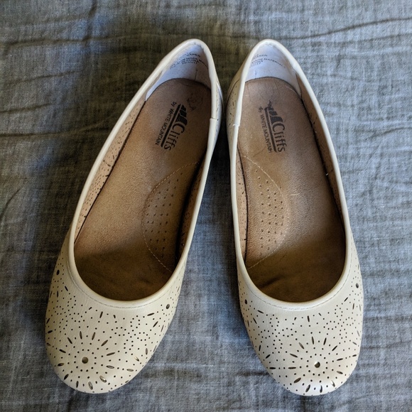 Cliffs by White Mountain ivory ballet flats size 9 - Picture 2 of 4